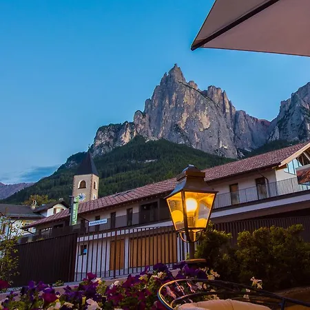 Enzian Genziana Hotel 3*